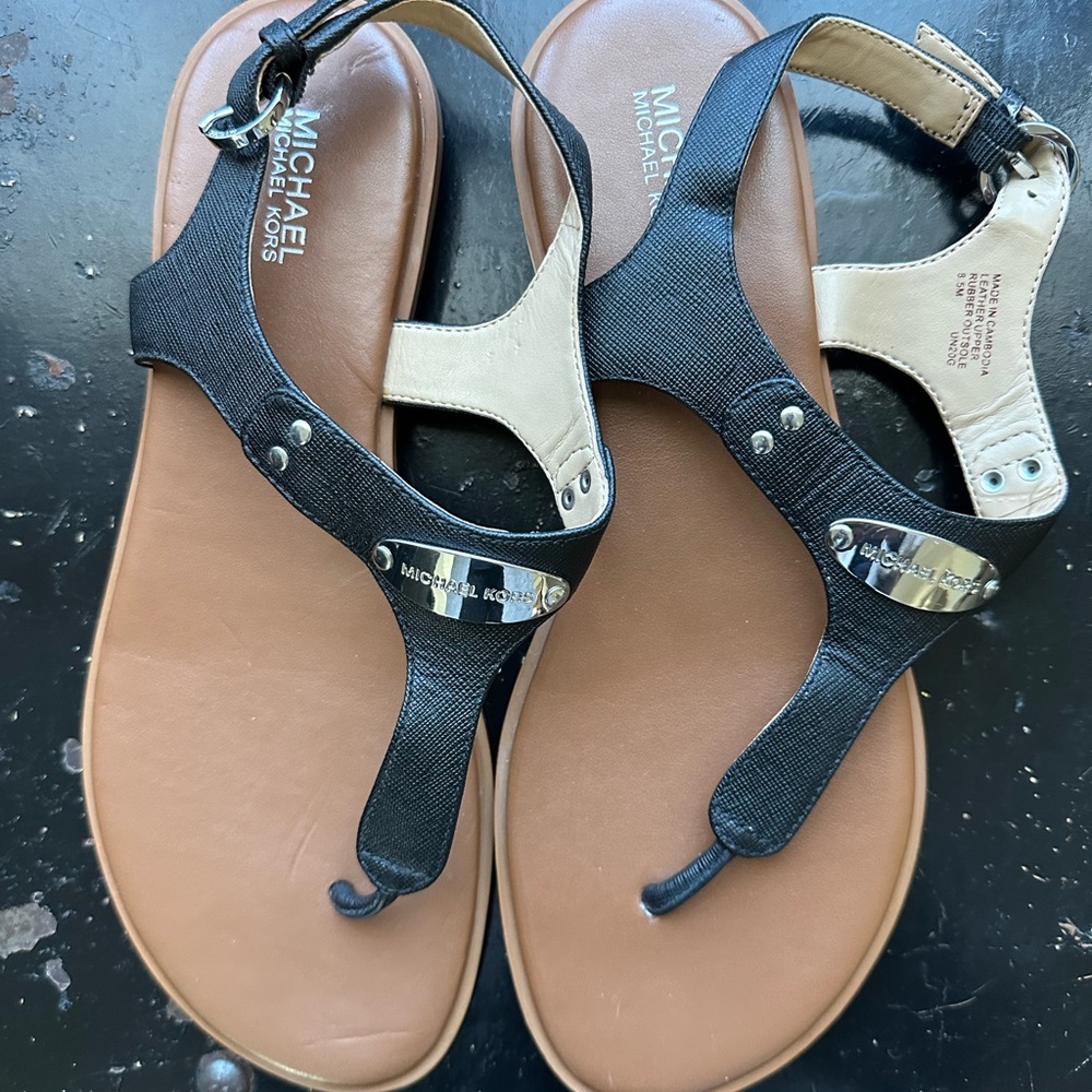 Michael Kors Black flat Sandals size 8.5